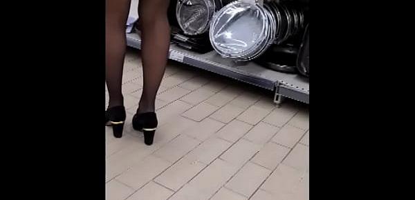  SPYING TEEN GIRL AT SUPERMARKET - SHORT SKIRT